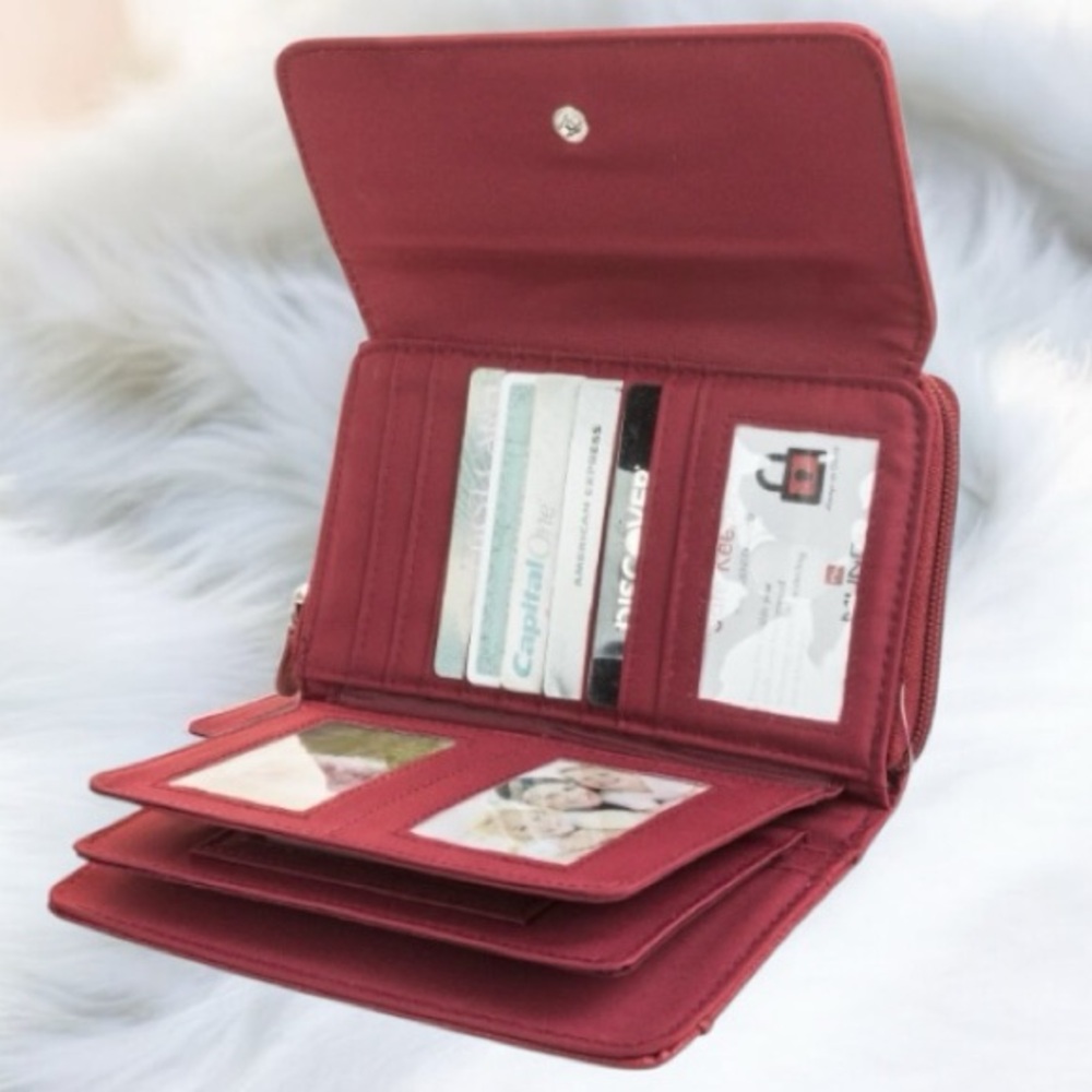 Crocodile-Embossed Red Women's Clutch - Picture 17 of 17